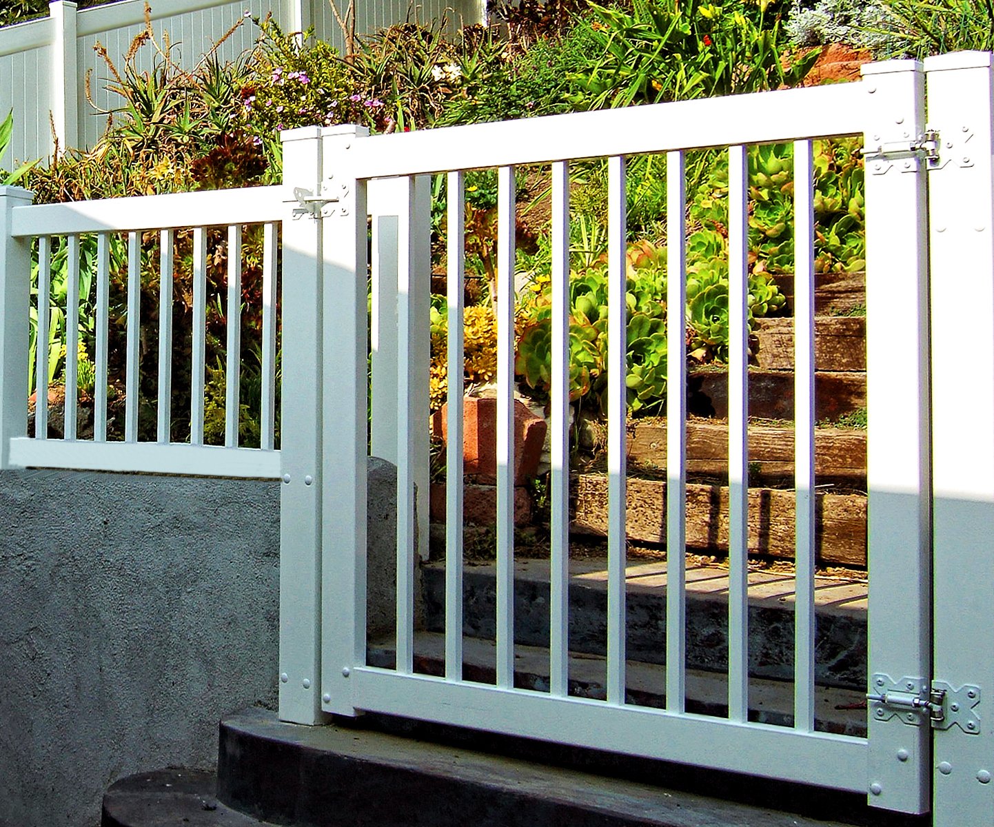 Gates privwalltopper3