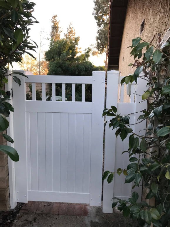 Gates vinyl gate 004 579x772 min